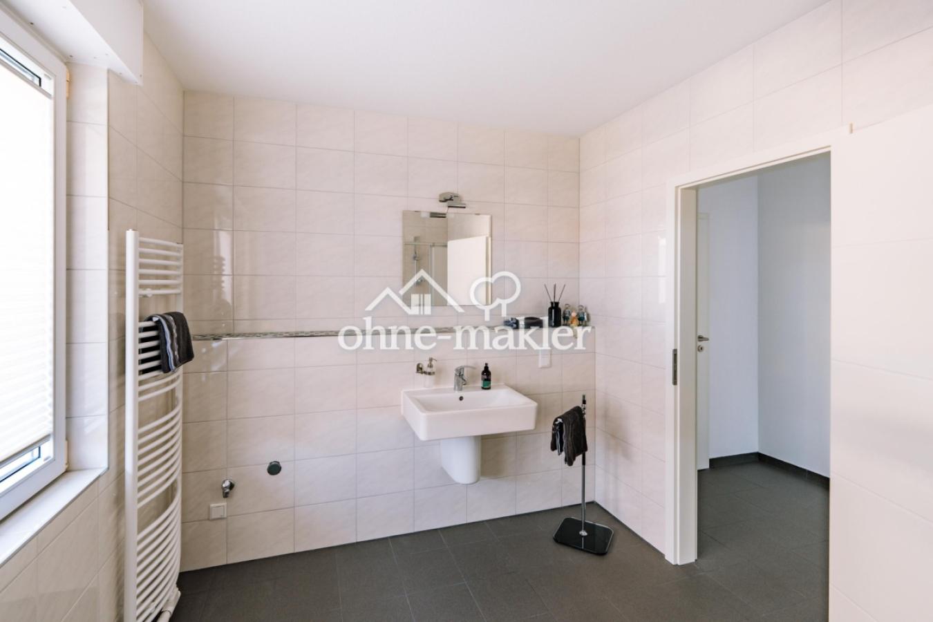 Badezimmer EG-Türseite