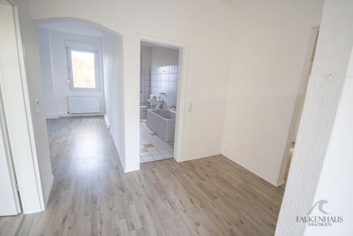 Diele Blick Richtung Wohnraum und Bad