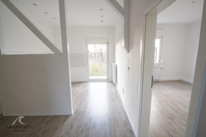 Blick Richtung Bad und Balkon