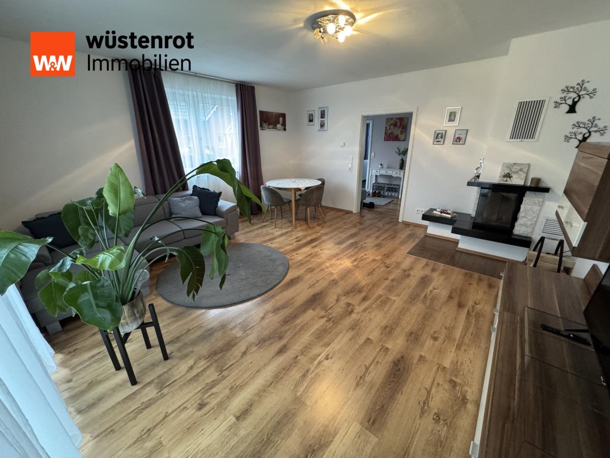 Wohnzimmer mit Kamin