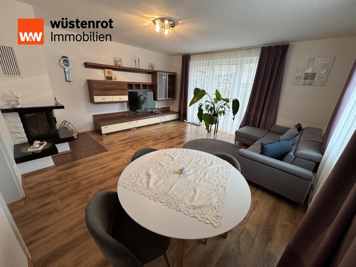 Wohnzimmer mit Kamin