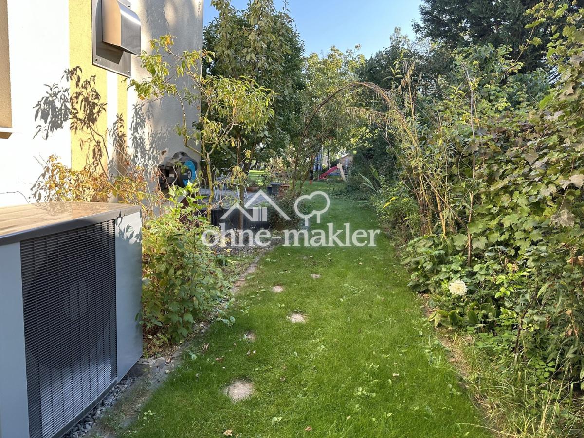 seitlicher Zugang zum Garten 