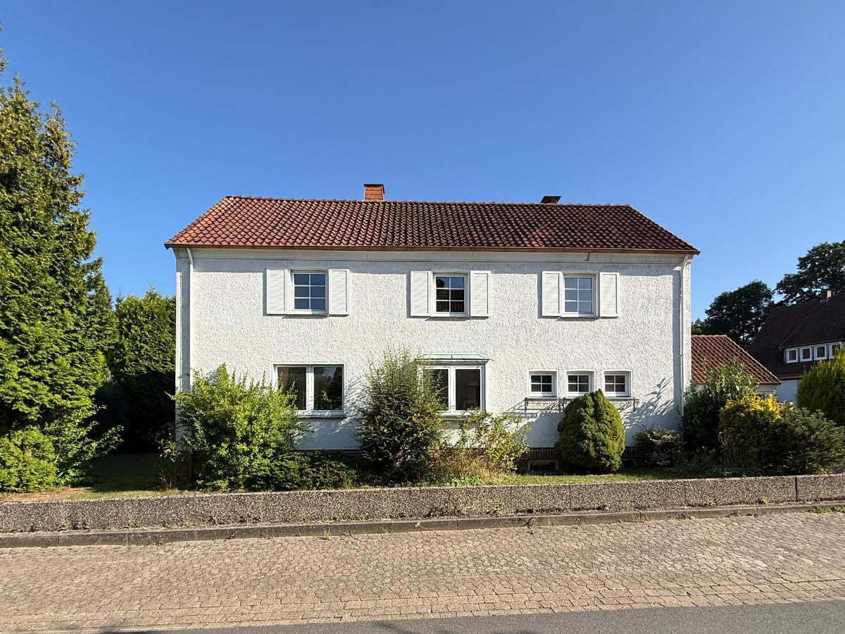 Straßenseite (Süd-Ansicht)