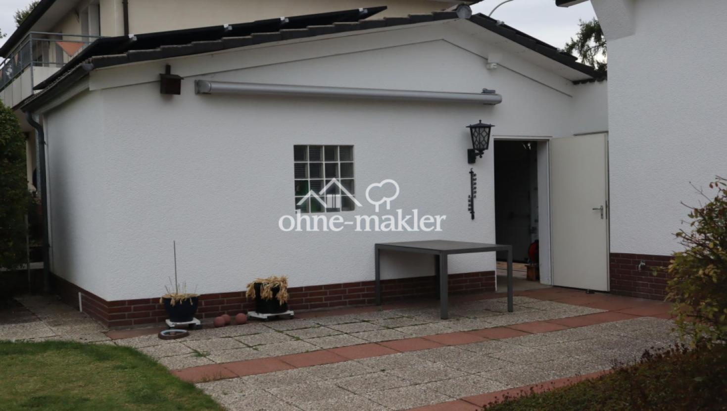 Garage Außenansicht hinten