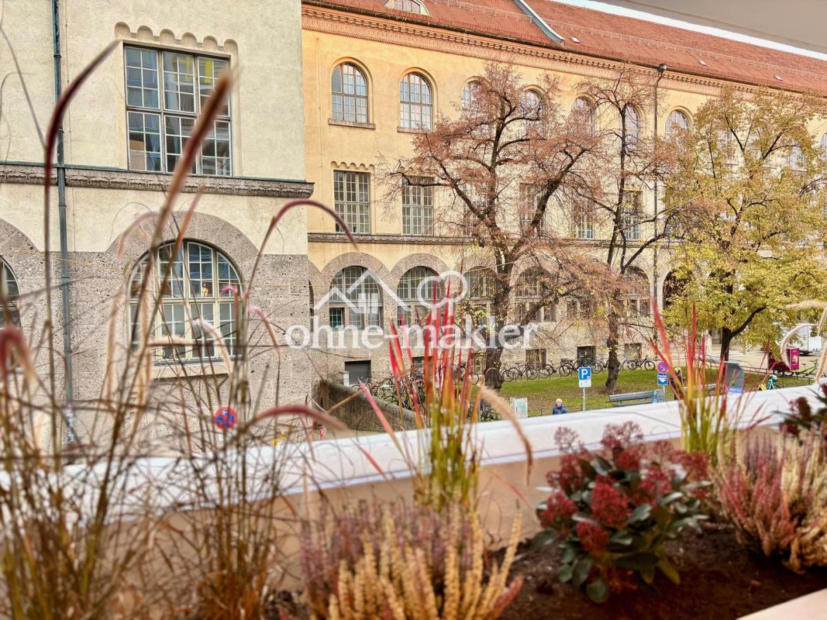 Blick direkt auf die Uni