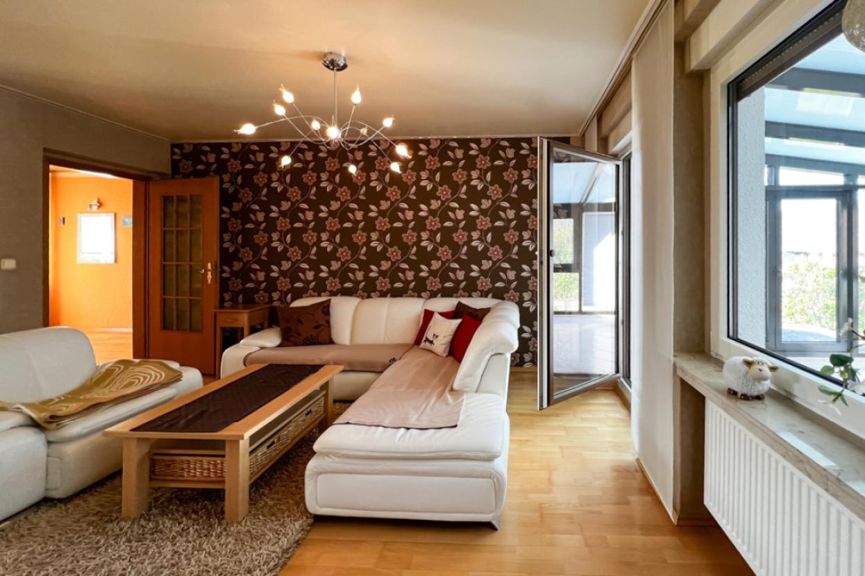 Wohnzimmer mit Wintergarten