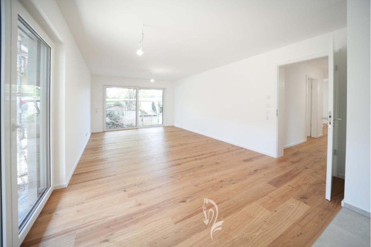 Wohn,- Esszimmer Blick Richtung Terrasse