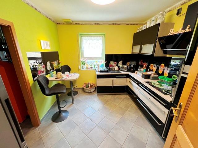 Küche mit Einbauküche