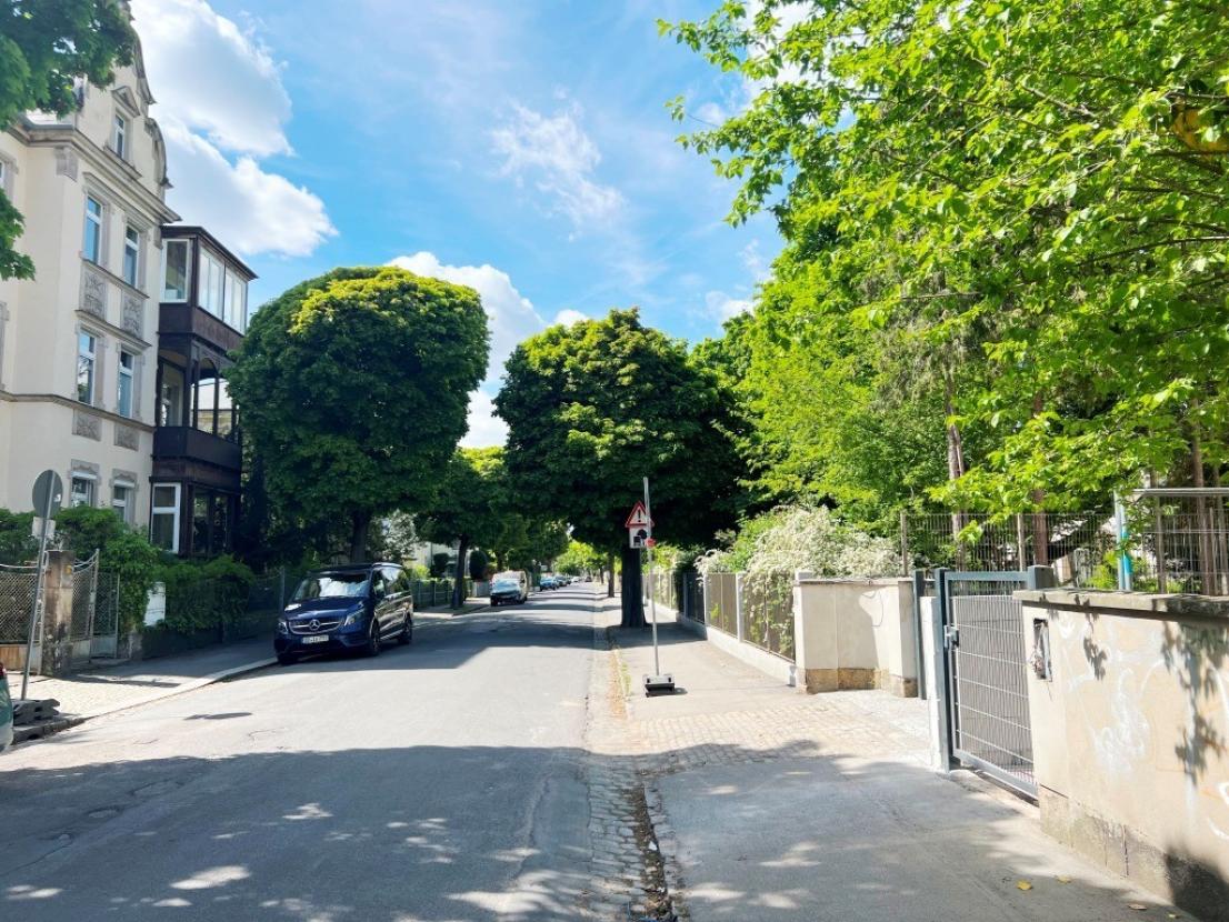 Blick in die ruhige Straße