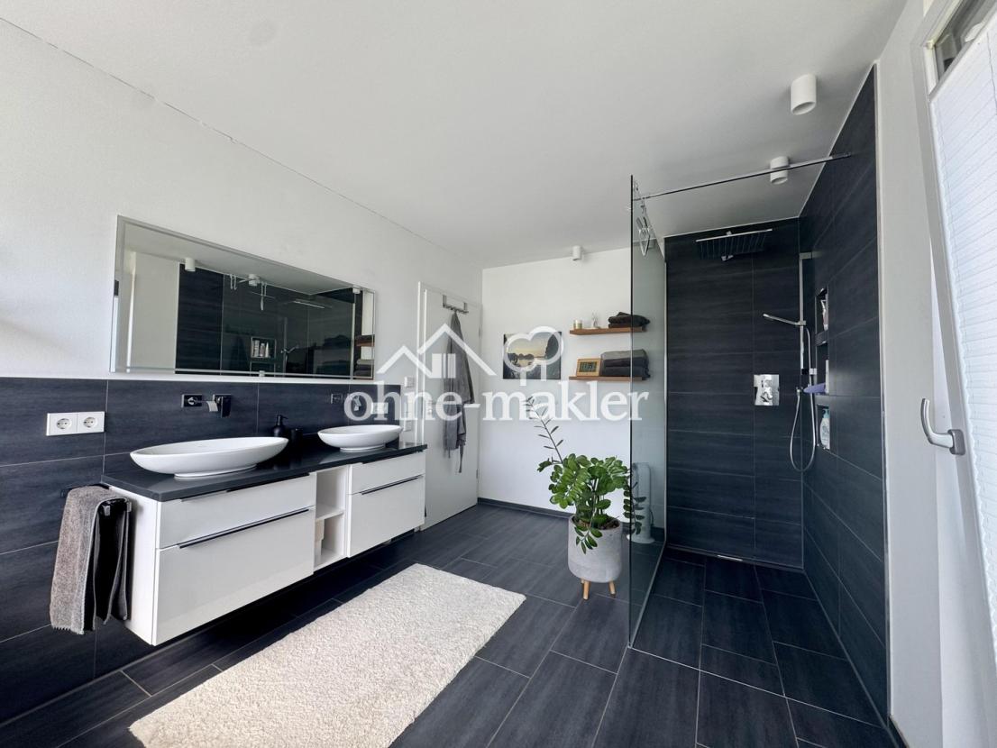 Eltern Badezimmer OG