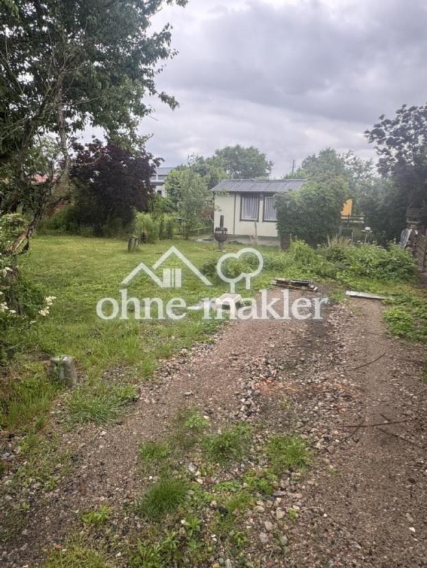 Gartenhaus + Grundstück