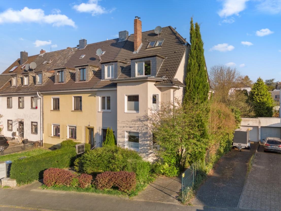 Drohnenaufnahme Strassenseite