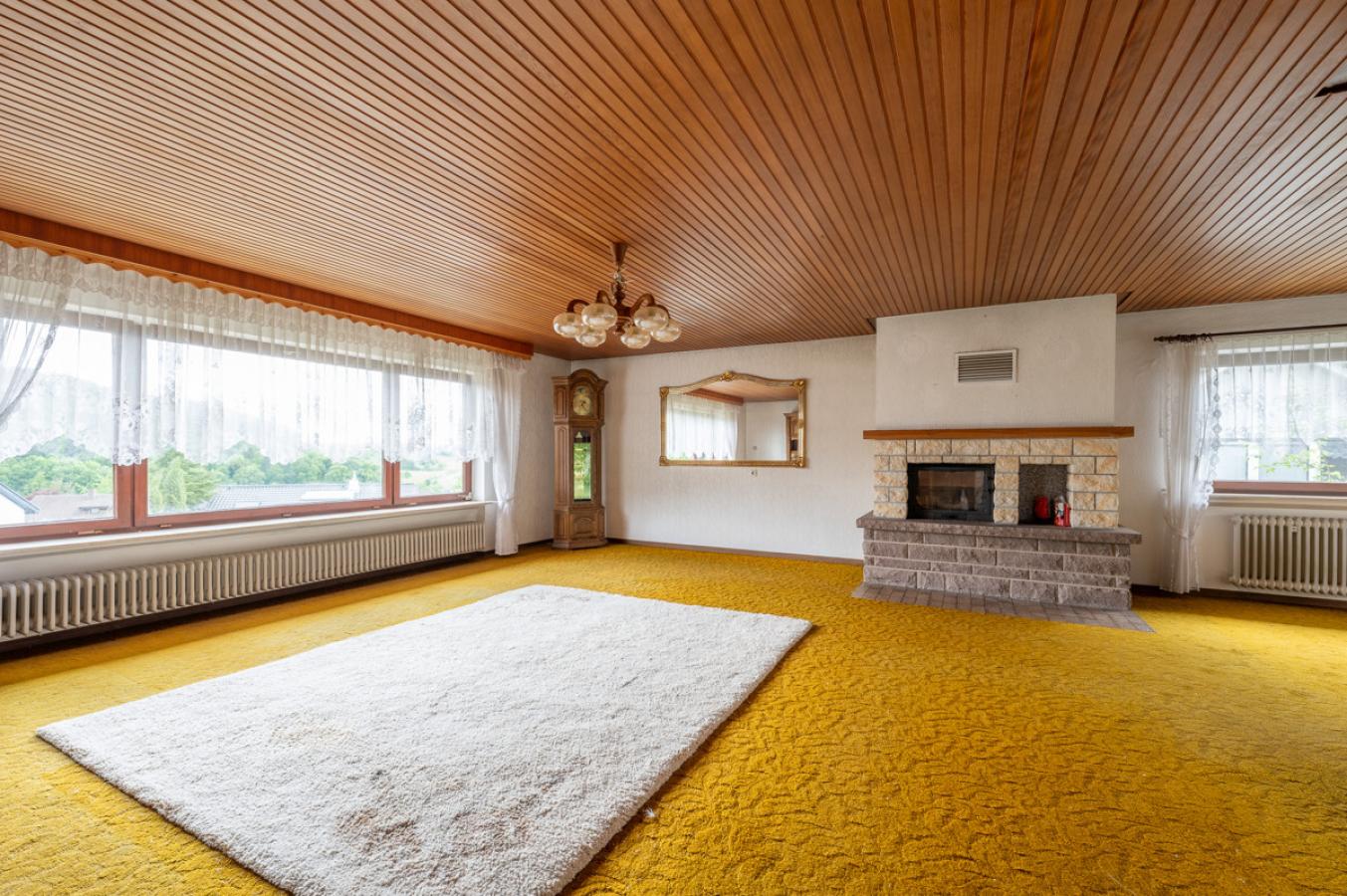 Wohnzimmer mit Kamin