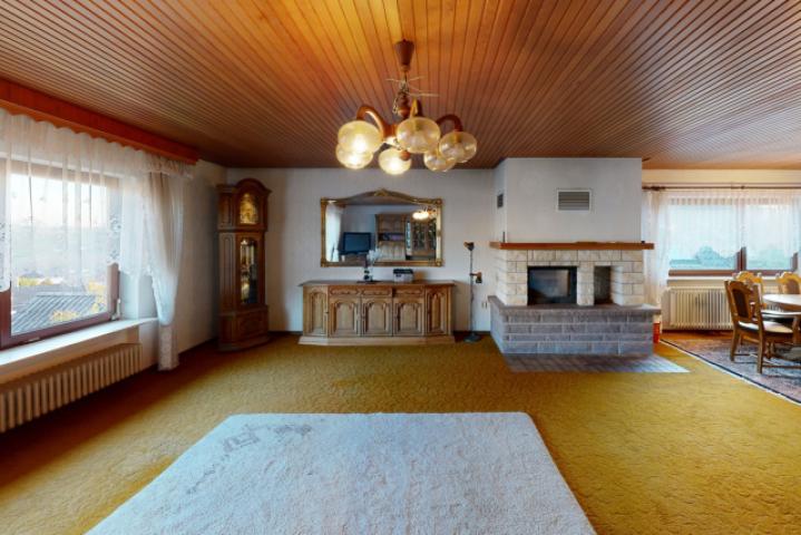 Wohnzimmer mit Kamin