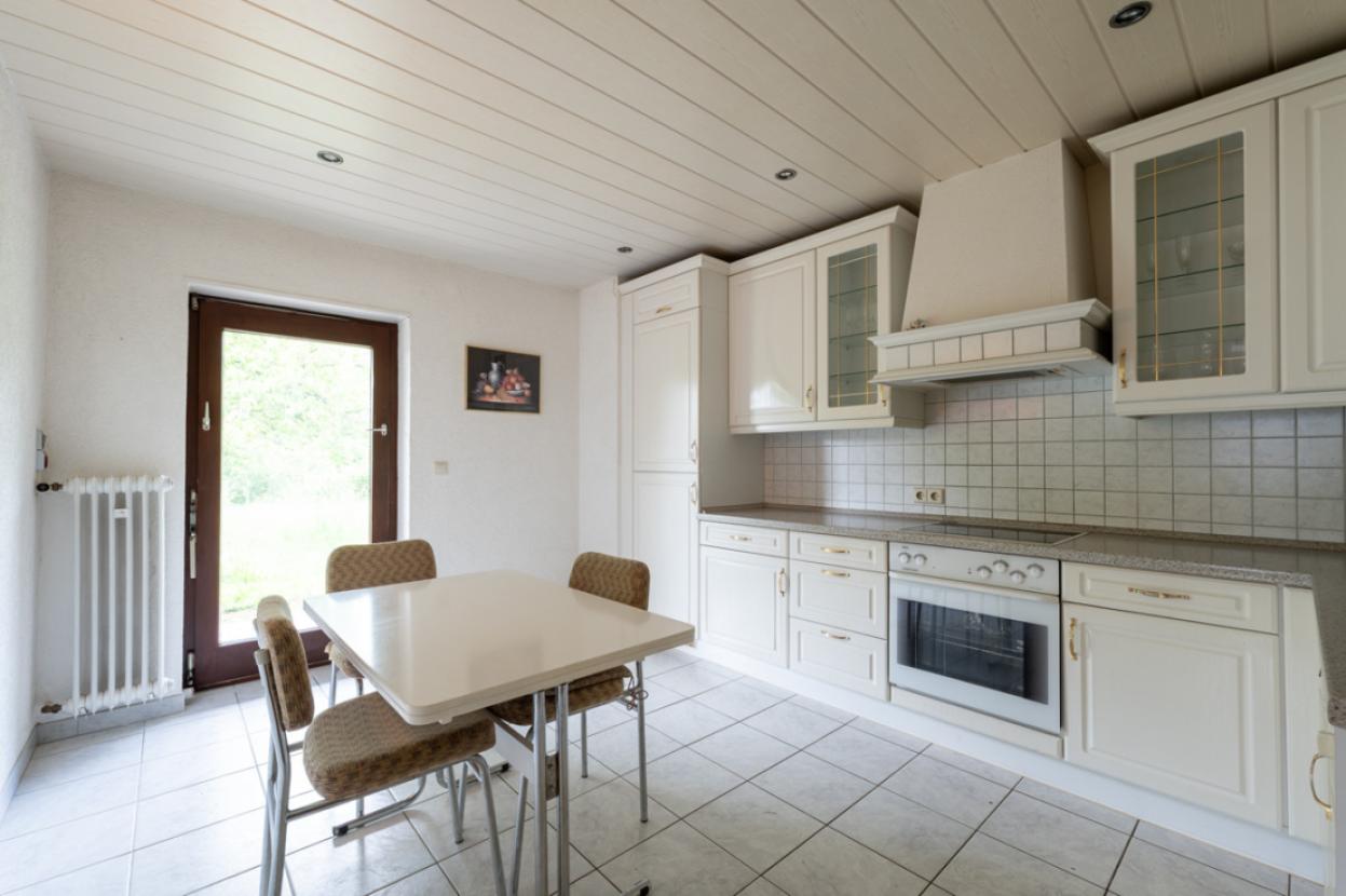 Küche mit Terrassenzugang