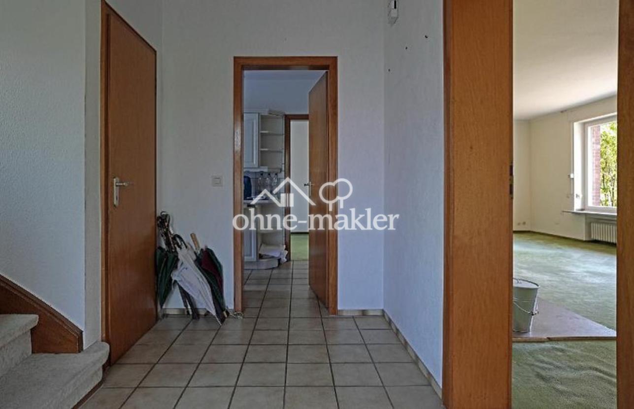 Diele mit Durchgang zur Küche