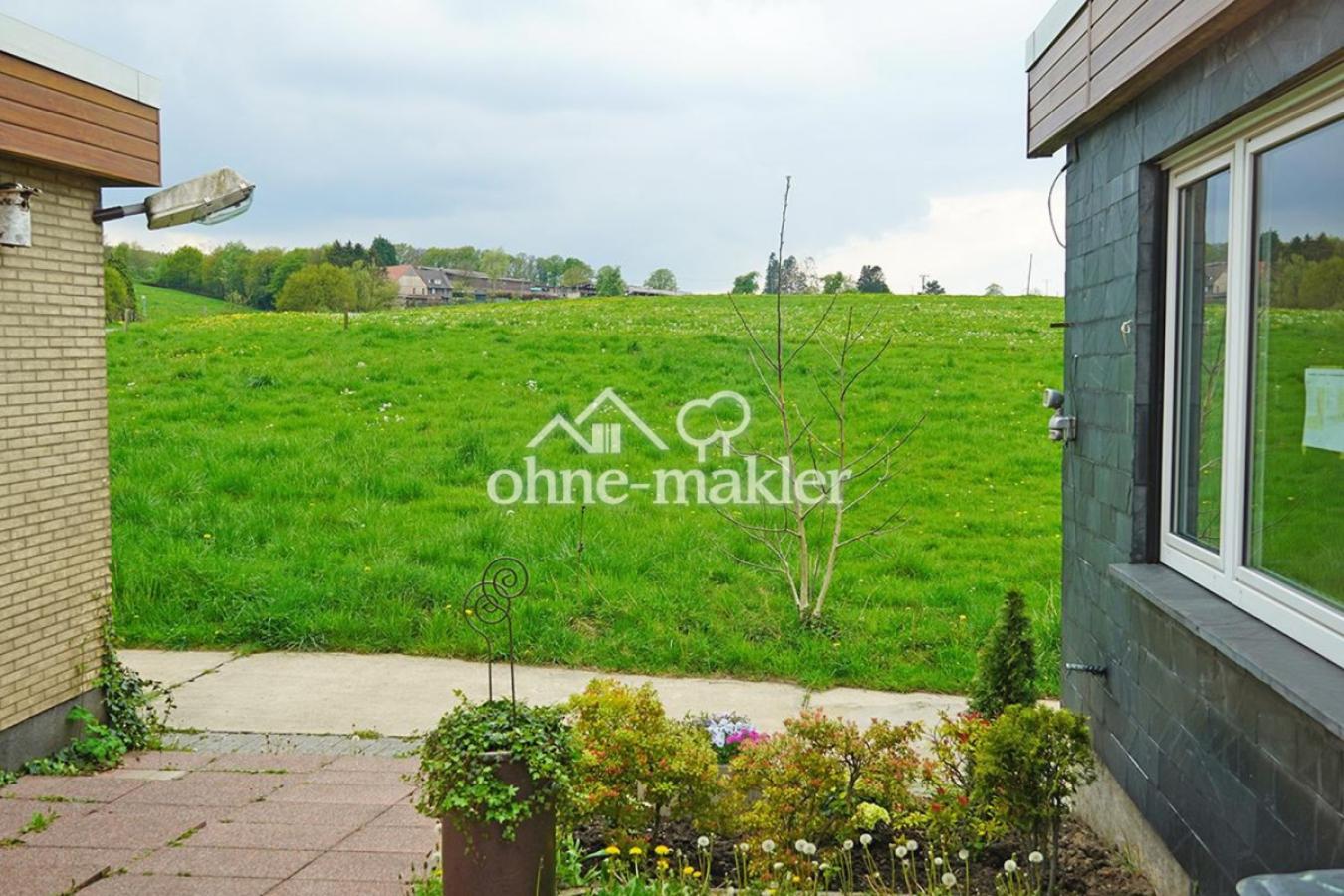 Blick aus dem Innenhof nach W