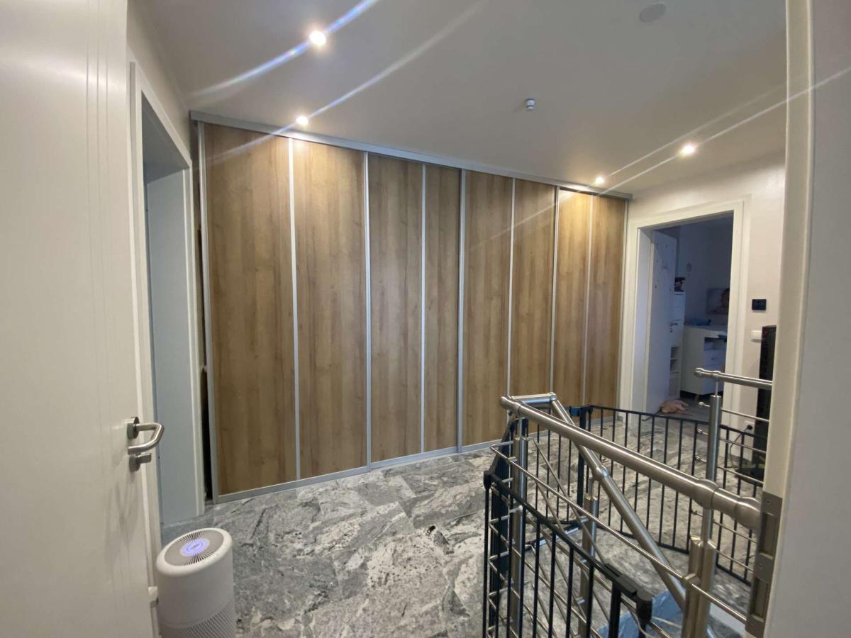 OG Flur mit Einbauschrank