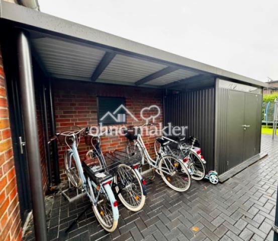 Gartenhaus und Fahrradplatz