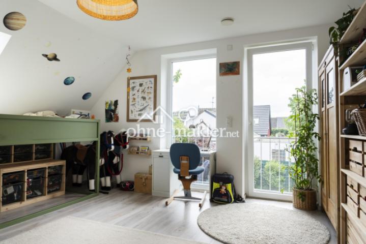 Kinderzimmer oder Büro OG