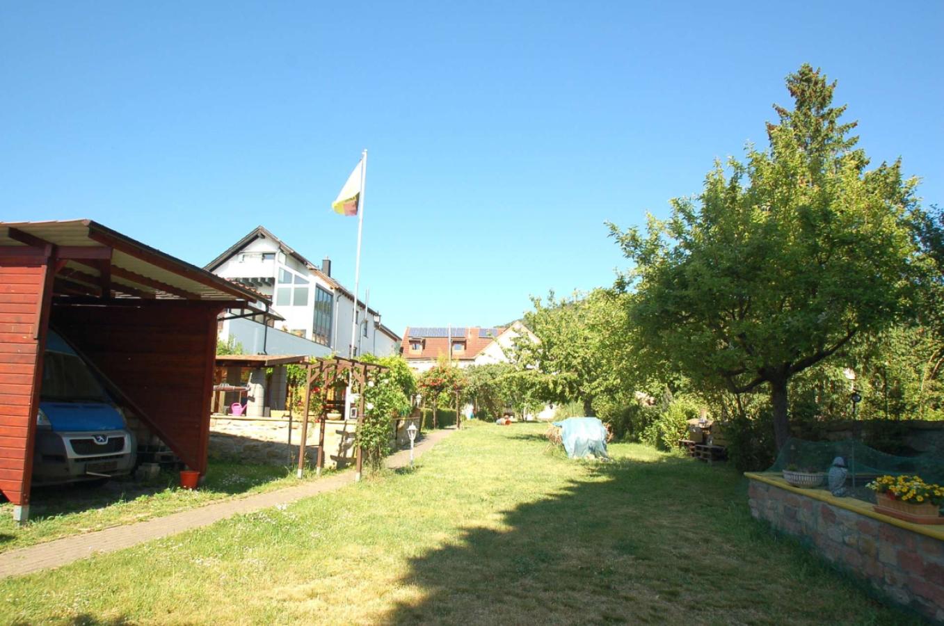 Großer Carport für Wohnmobil