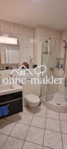 Großes Bad mit Dusche