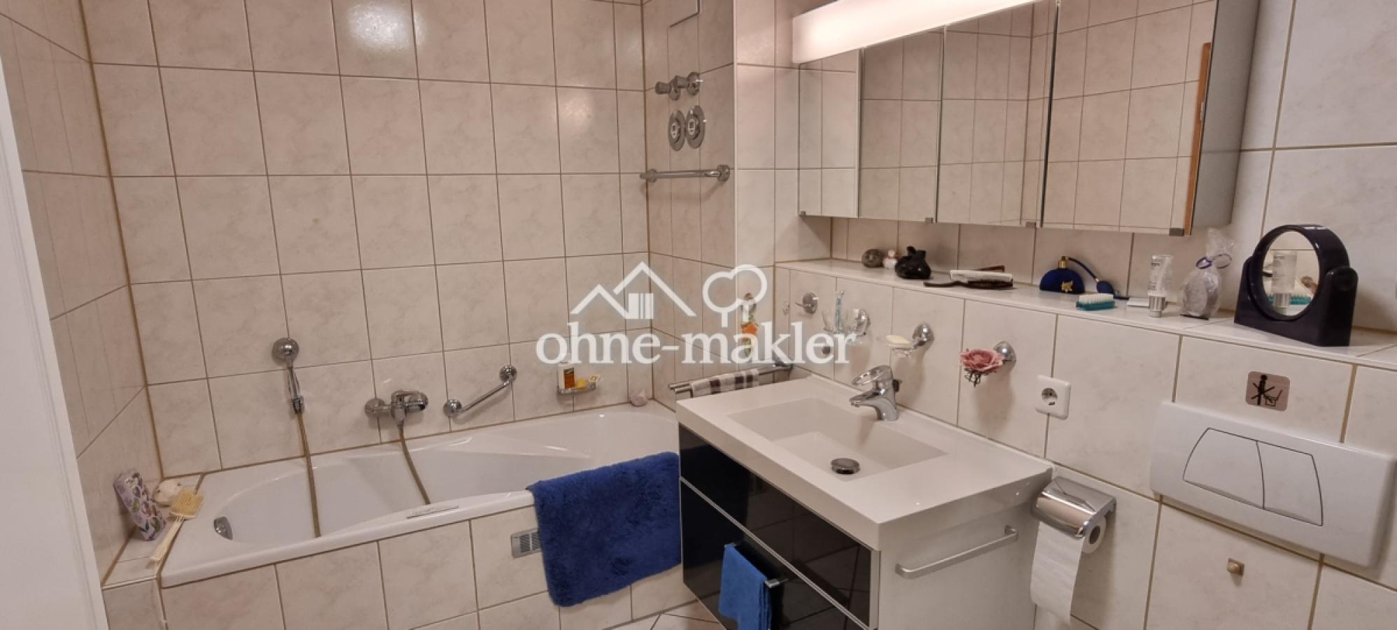 und Hydromassage Badewanne