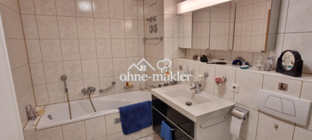 und Hydromassage Badewanne