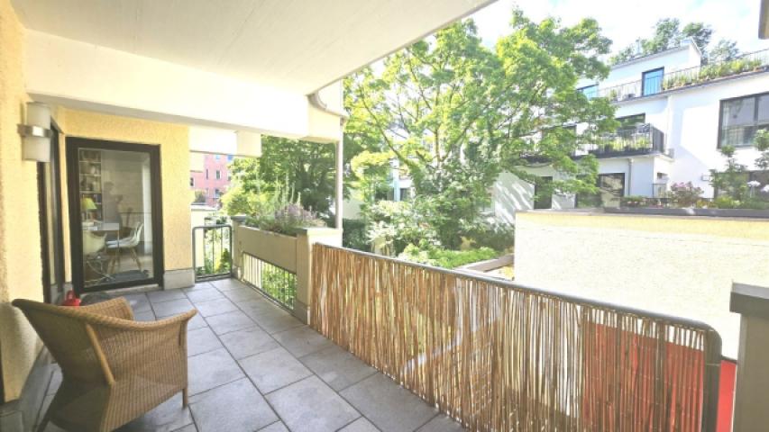 Balkon mit Blick in den Innenhof