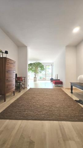 Blick von der Wohnungstüre in die Wohnung