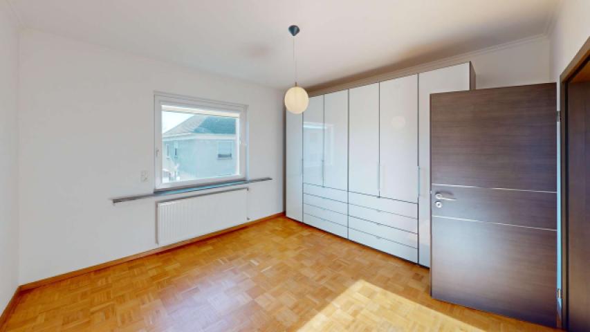 Großzügiges Schlafzimmer