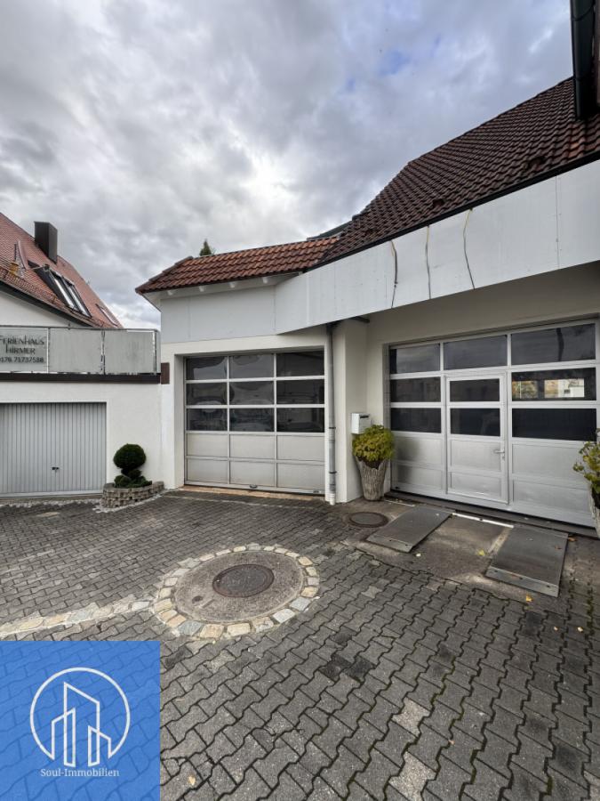 Gewerbe Außen Werkstatt Eingang (1)