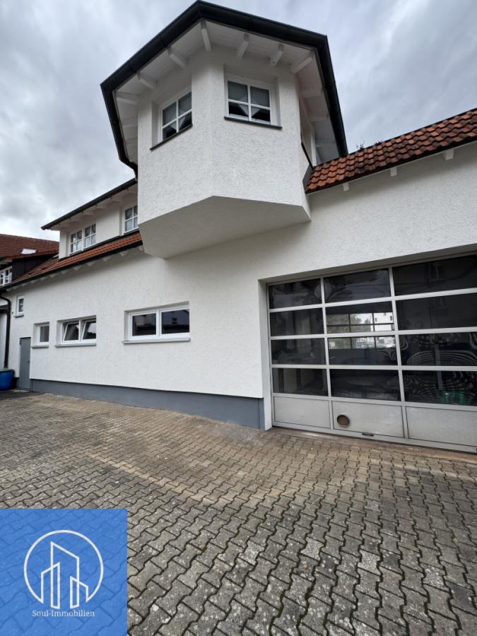 Gewerbe Außen Werkstatt Ausgang (1)