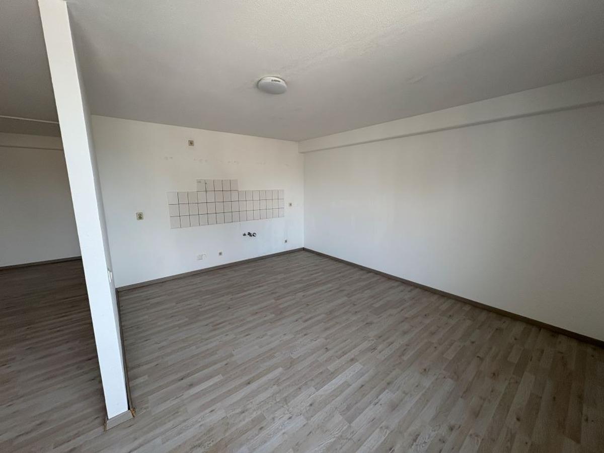 04-1.OG-Küche blick von Fensterseite