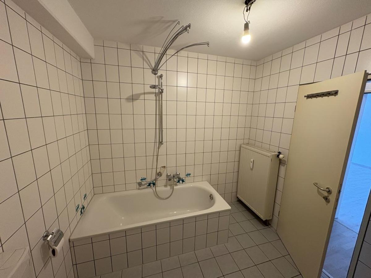 09-1.OG-Bad-Badewanne