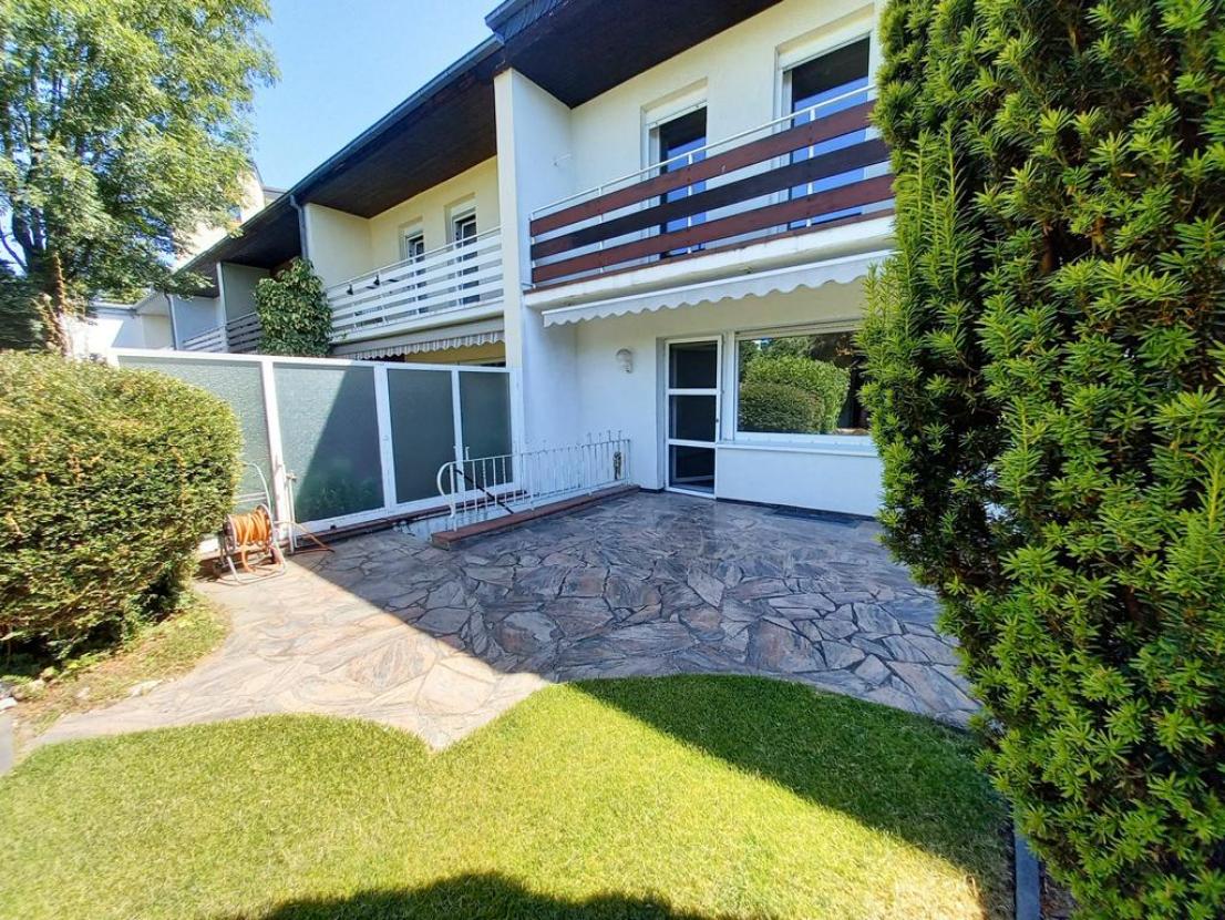 Ansicht Terrasse mit elektrischer Markise