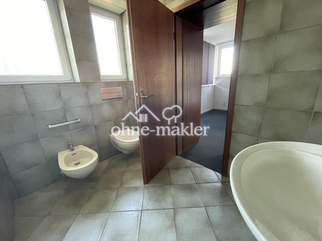 Bad mit Blick ins Schlafzimmer