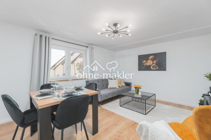 Wohnzimmer mit Esstisch