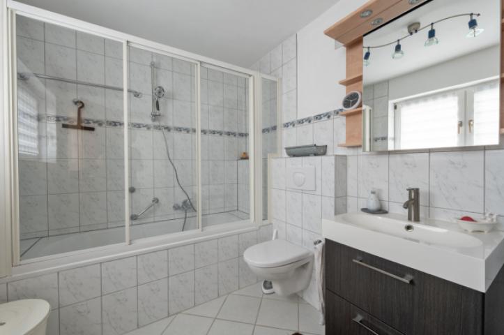 Badezimmer im Gartengeschoss