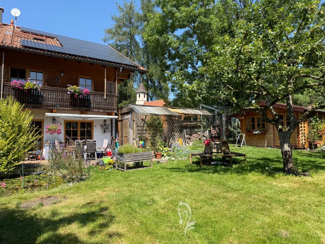 Blick auf das Haus aus dem Garten