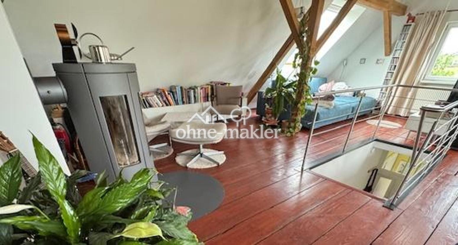 lichtdurchflutes Wohnzimmer 