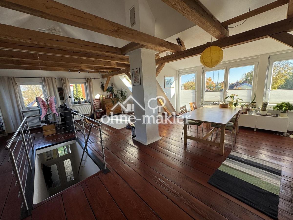 großzügiger Wohnraum im DG