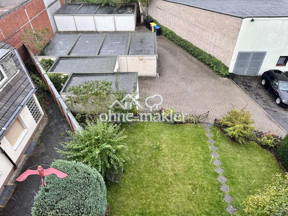 Blick auf den Garagen