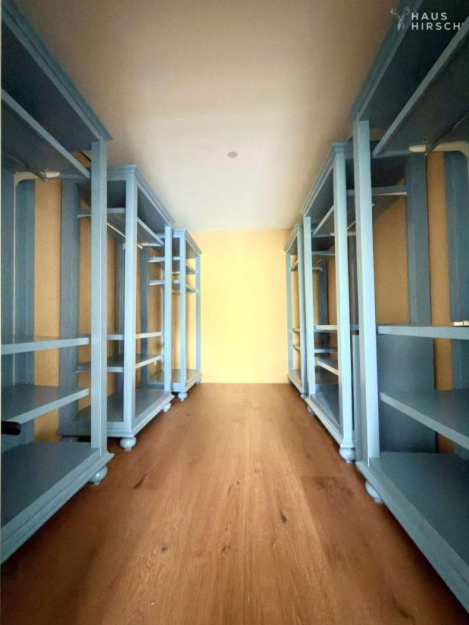 2.OG-Begehbarer Umkleideraum