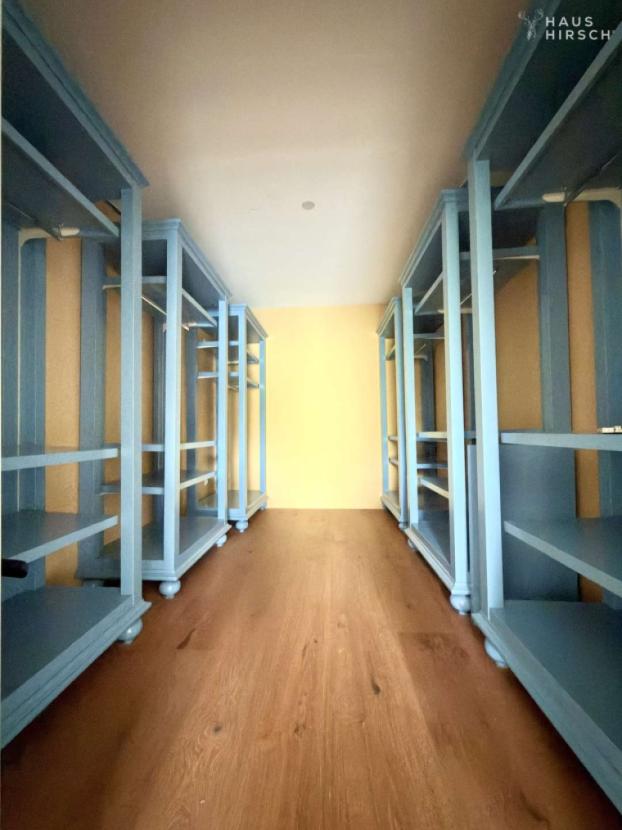 2.OG-Begehbarer Umkleideraum