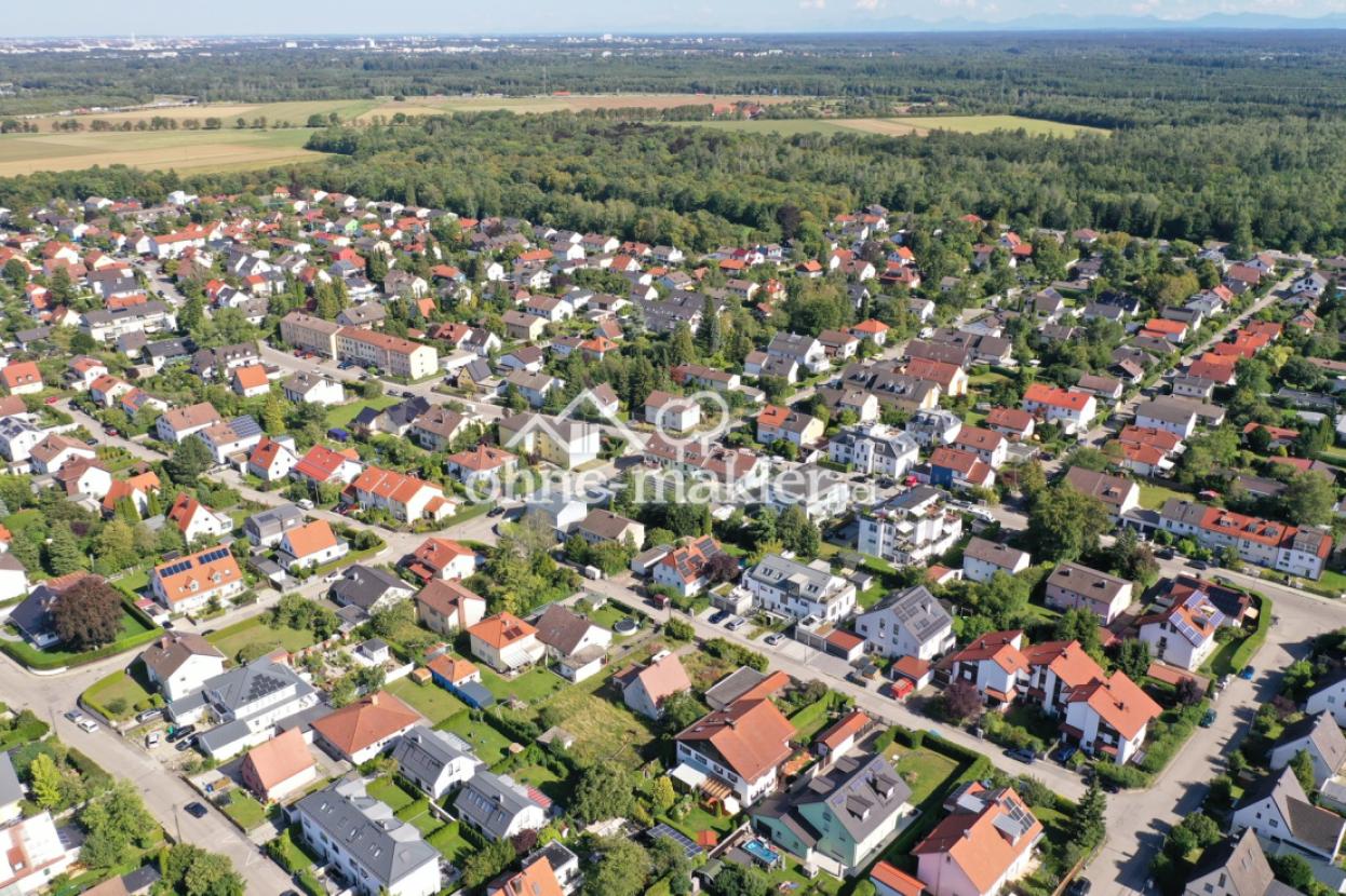 Blick Richtung Wald und Alpen