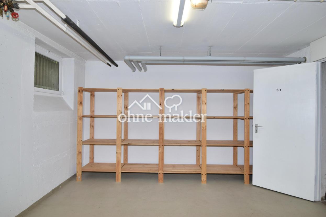 Einbau-Regal im Kellerraum