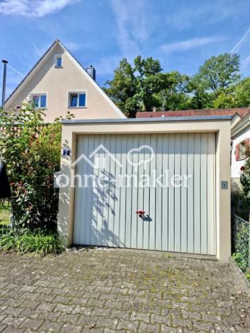 Garage mit Stellplätzen