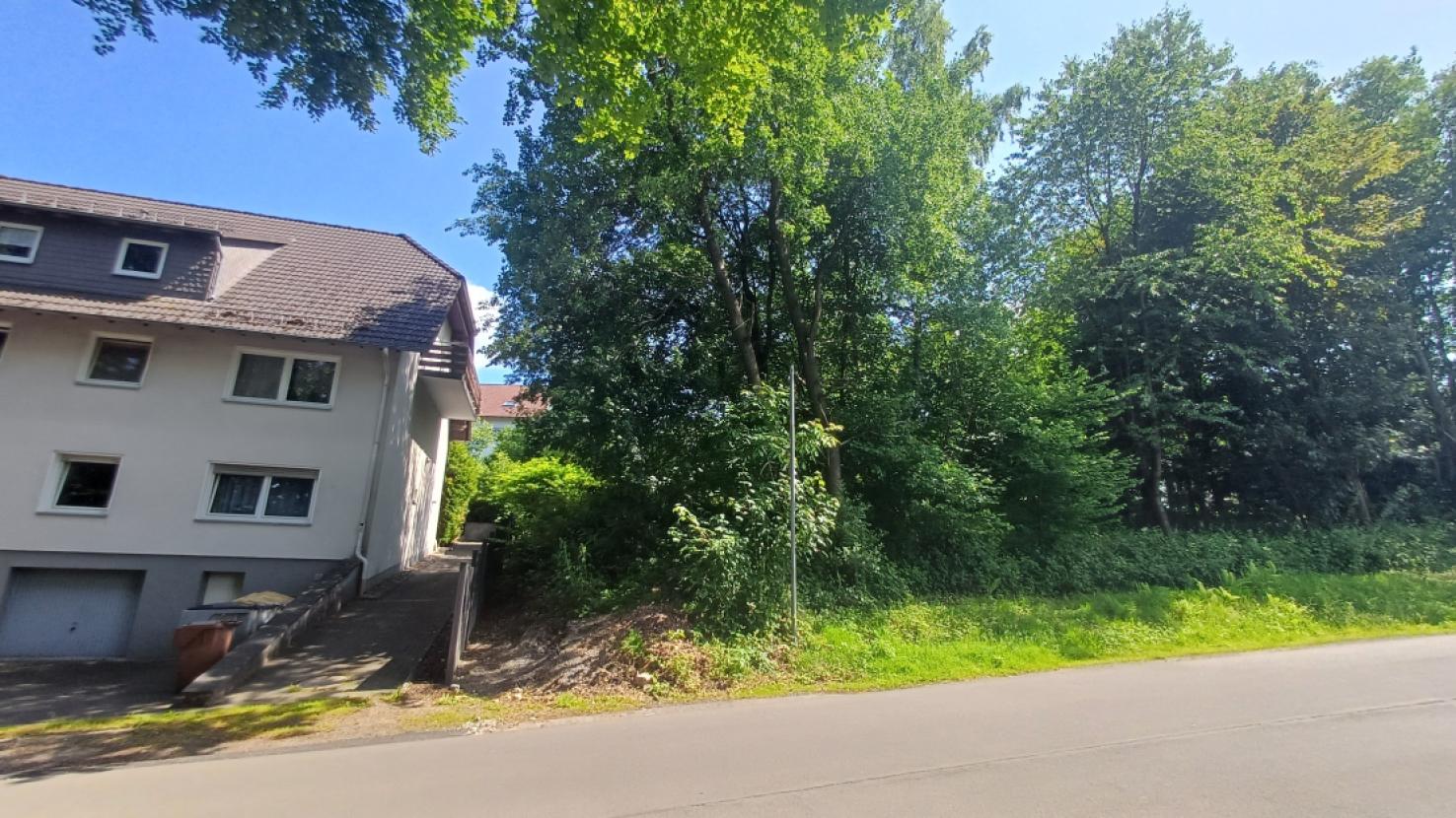 Baugrundstück rechts neben Wohnimmobilie