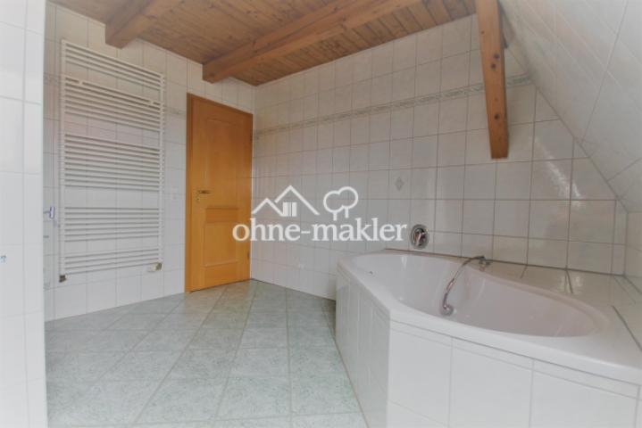 Bad mit Wanne & Dusche